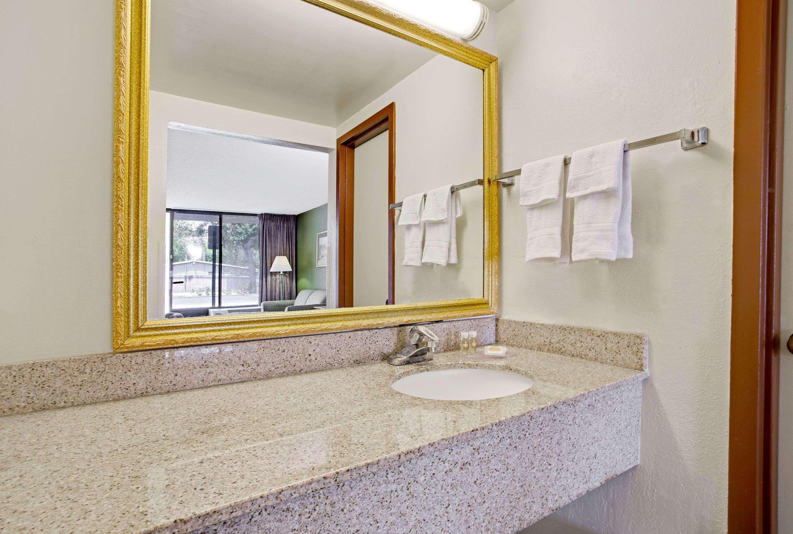 Days Inn By Wyndham Bradenton - Near The Gulf Extérieur photo