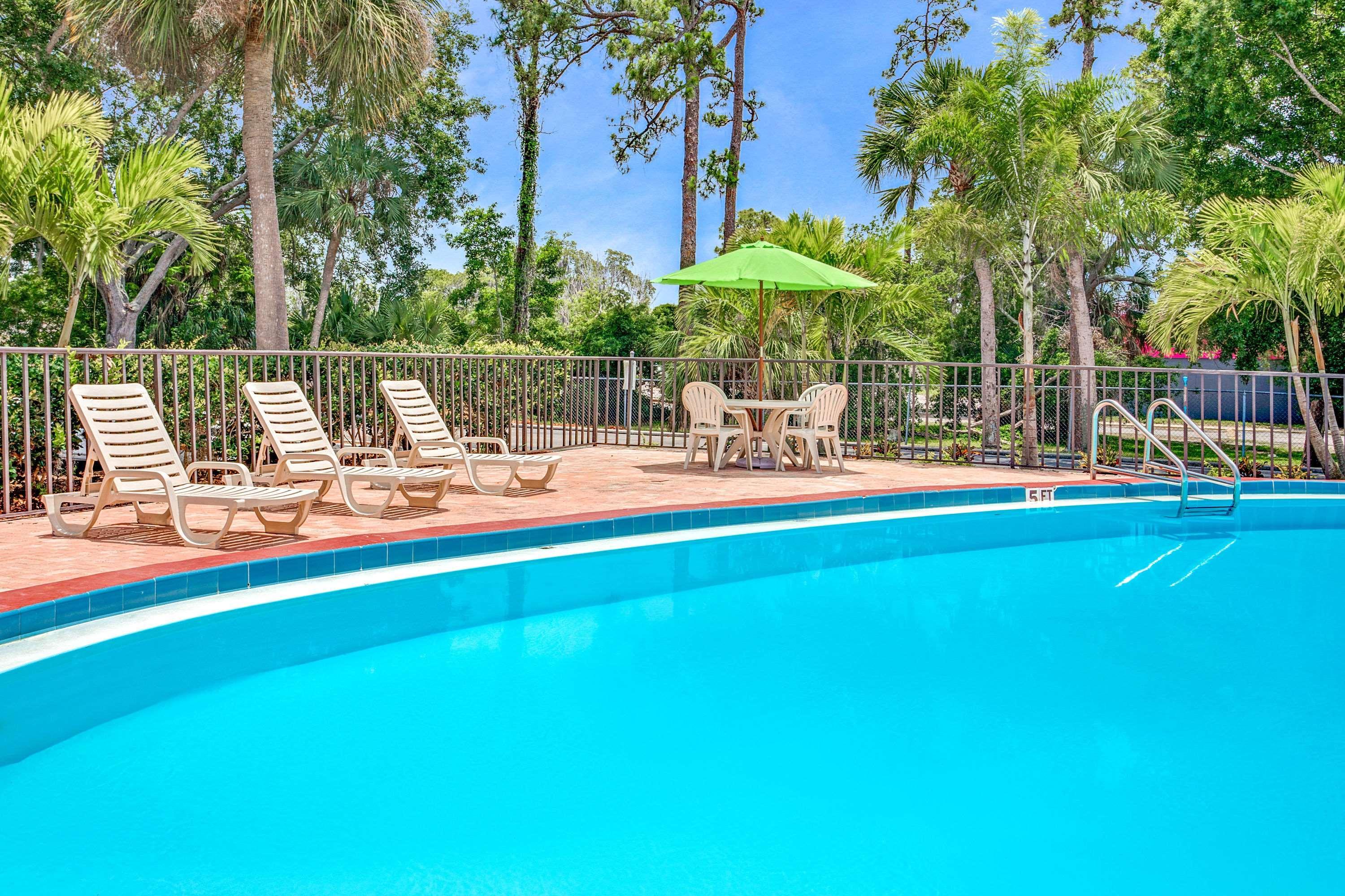 Days Inn By Wyndham Bradenton - Near The Gulf Extérieur photo