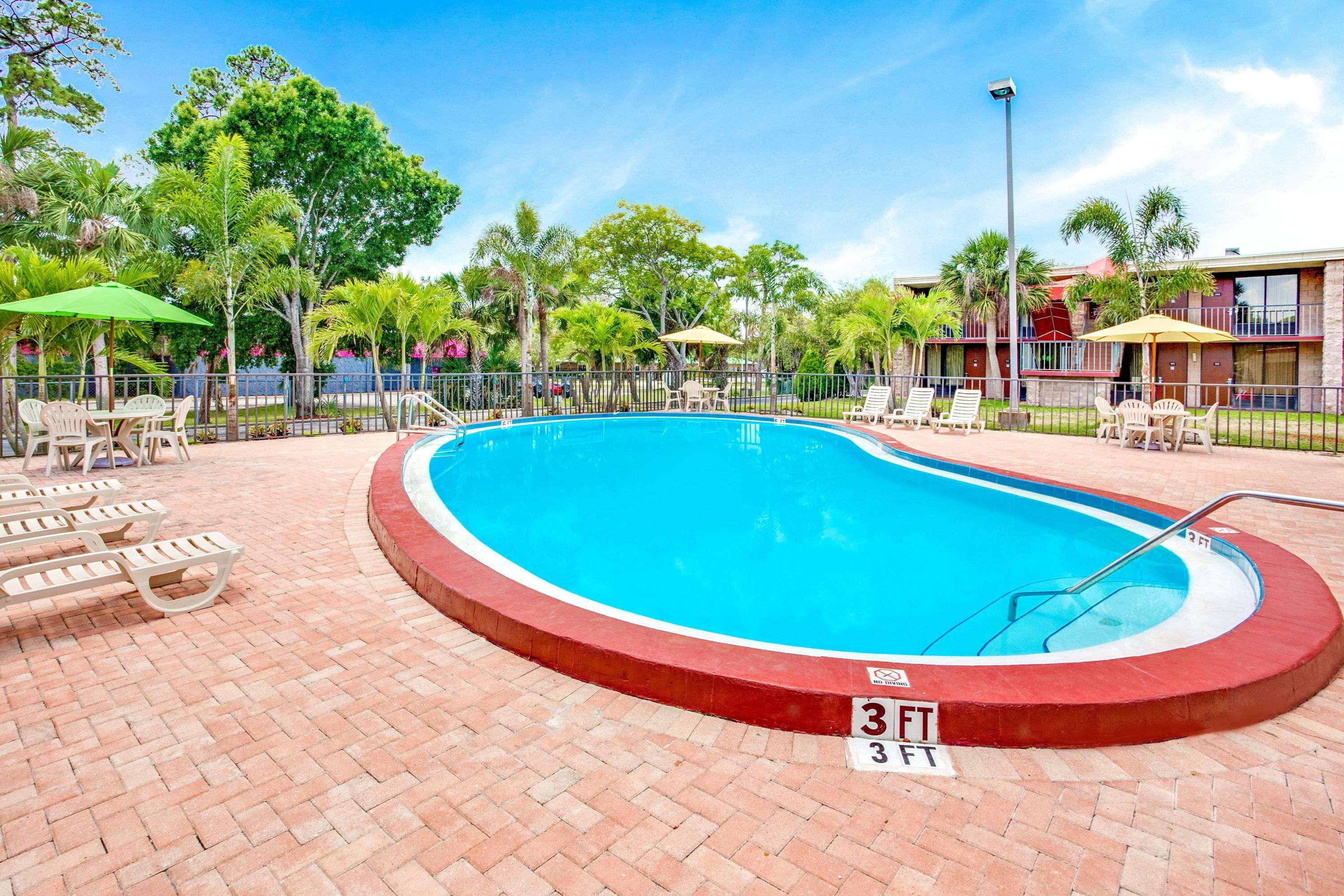 Days Inn By Wyndham Bradenton - Near The Gulf Extérieur photo