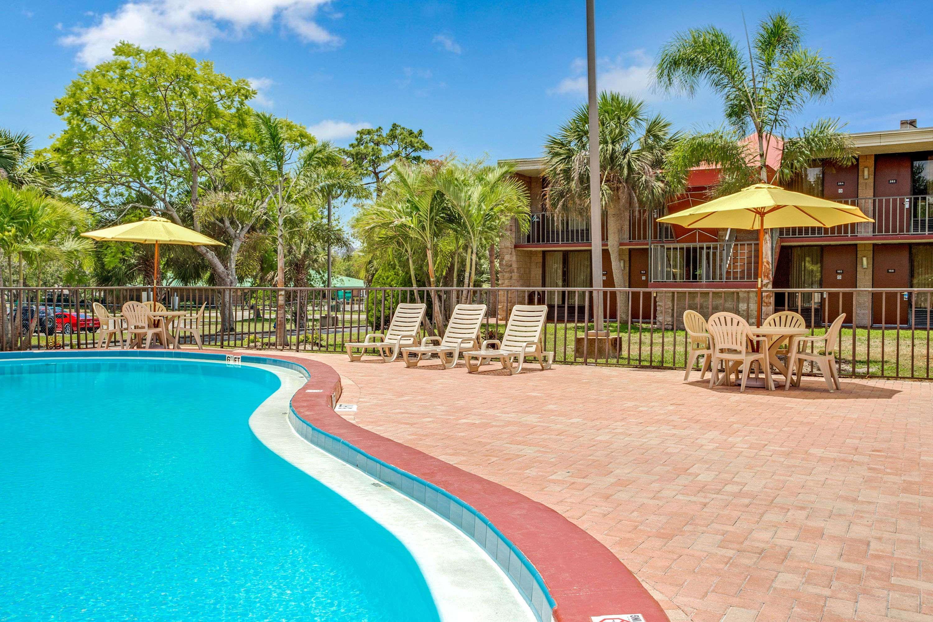 Days Inn By Wyndham Bradenton - Near The Gulf Extérieur photo