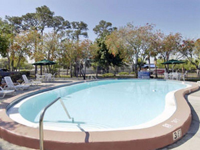 Days Inn By Wyndham Bradenton - Near The Gulf Extérieur photo