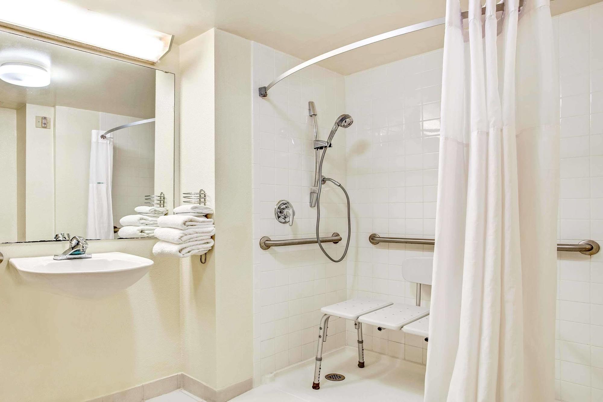 Days Inn By Wyndham Bradenton - Near The Gulf Extérieur photo